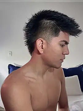 santiago 01 online show from 02.18.25