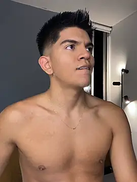 Snapshot of santiago_01 chatting on 02.21.26 santiago 01 online show from 02.21.26