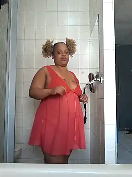 THESHORTQUEEN online show from 11.05.25