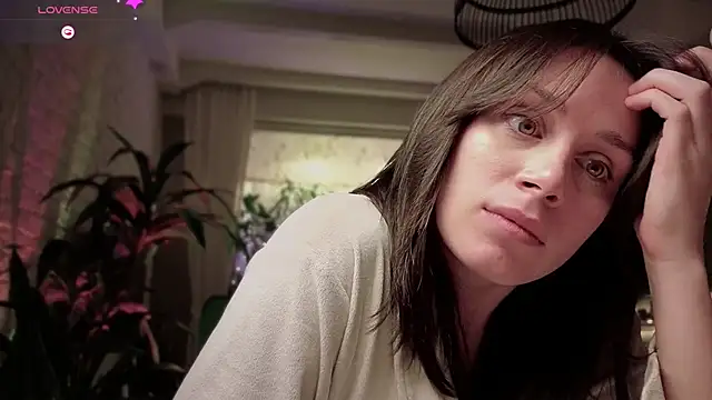 Snapshot of moon_deity_ chatting on 12.10.24 moon deity online show from 12.10.24