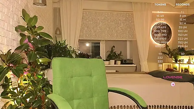 Snapshot of moon_deity_ chatting on 01.09.25 moon deity online show from 01.09.25