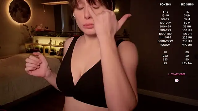 Snapshot of moon_deity_ chatting on 10.13.25 moon deity online show from 10.13.25