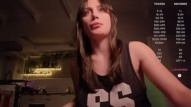 Snapshot of moon_deity_ chatting on 11.08.25 moon deity online show from 11.08.25