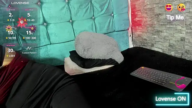 Cloee66 online show from 10.20.25