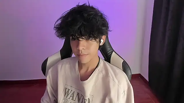 Snapshot of Alan26_ chatting on 01.16.25 Alan26 online show from 01.16.25