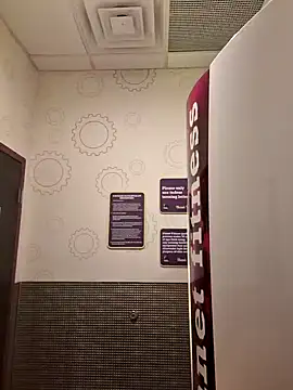 John19893 online show from 02.09.25