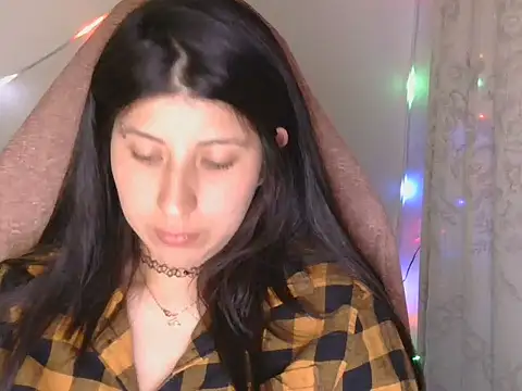 Snapshot of has_Zky chatting on 12.14.25 has Zky online show from 12.14.25