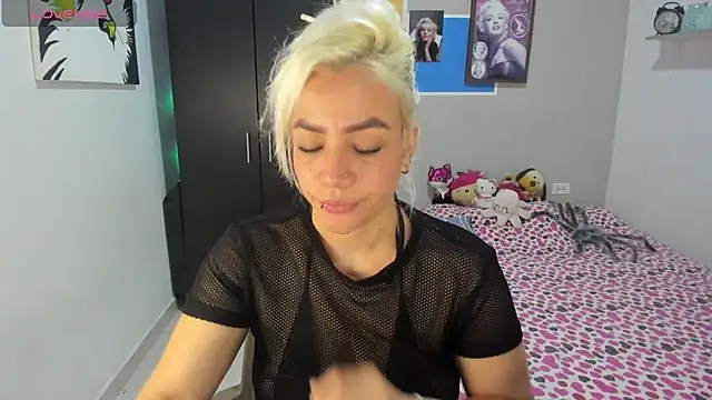 Snapshot of LuCKy_JoK chatting on 10.28.25 LuCKy JoK online show from 10.28.25