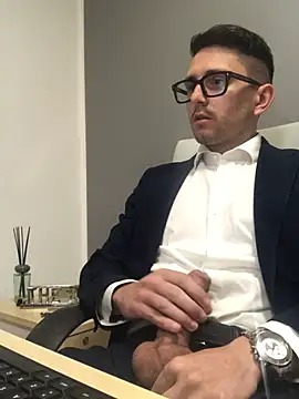 Snapshot of masterboss_ chatting on 05.15.26 masterboss online show from 05.15.26