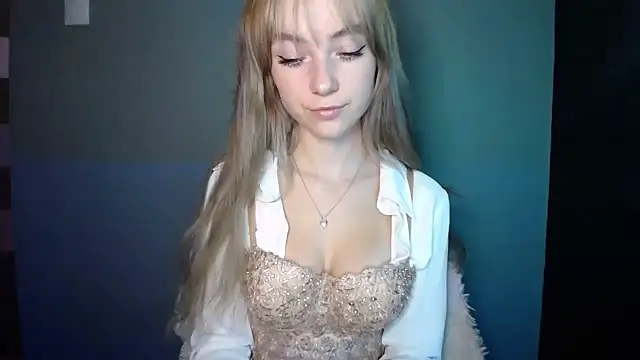 LuciaYoung online show from 10.16.25