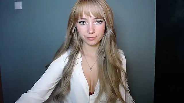 LuciaYoung online show from 10.28.25