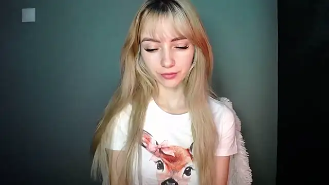 LuciaYoung online show from 12.20.25