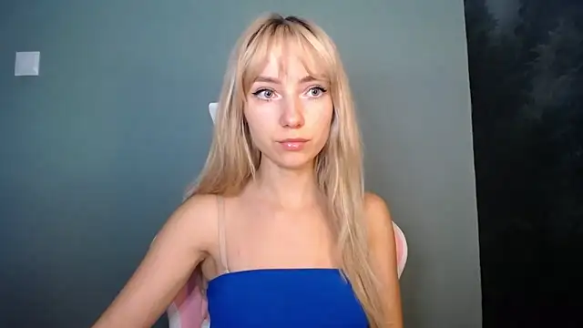 Snapshot of LuciaYoung chatting on 06.15.26 LuciaYoung online show from 06.15.26