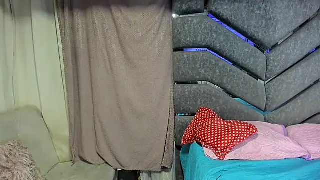 Latinos couples online show from 01.14.25