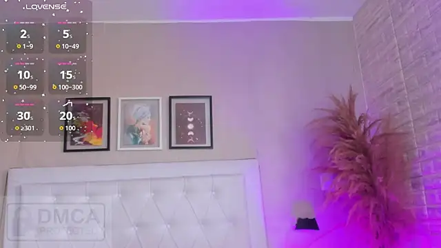 emma  smith1 online show from 04.22.26