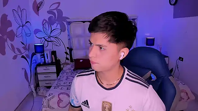 Niicky1  online show from 12.13.24