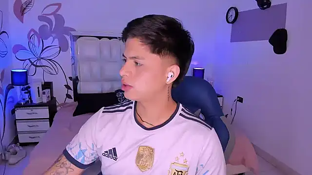 Niicky1  online show from 12.18.24