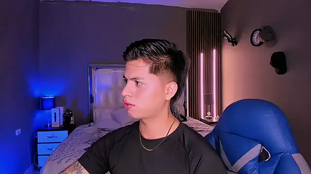 Niicky1  online show from 03.18.25