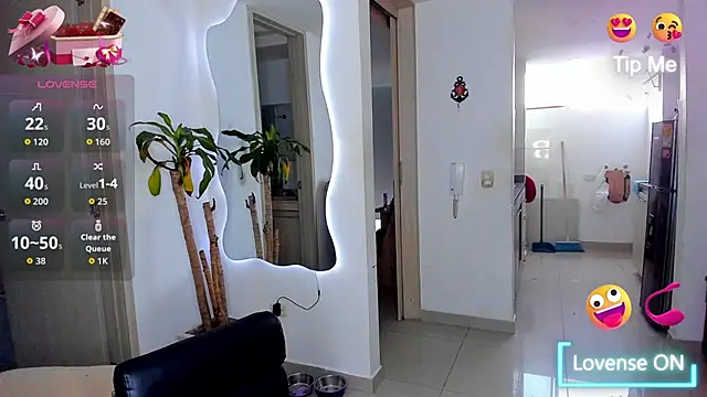 AbrilStivenson  online show from 10.17.25