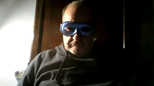 Snapshot of Geppo5911 chatting on 12.22.24 Geppo5911 online show from 12.22.24