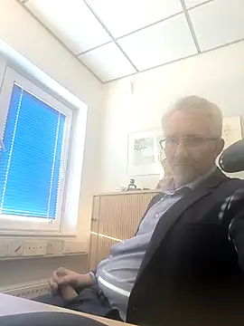 tom-swede online show from 03.18.25