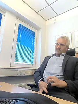 tom-swede online show from 10.09.25