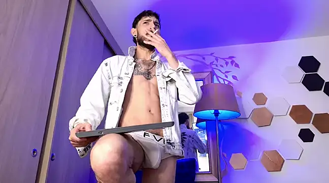 Snapshot of enzo_herrera01 chatting on 03.09.25 enzo herrera01 online show from 03.09.25