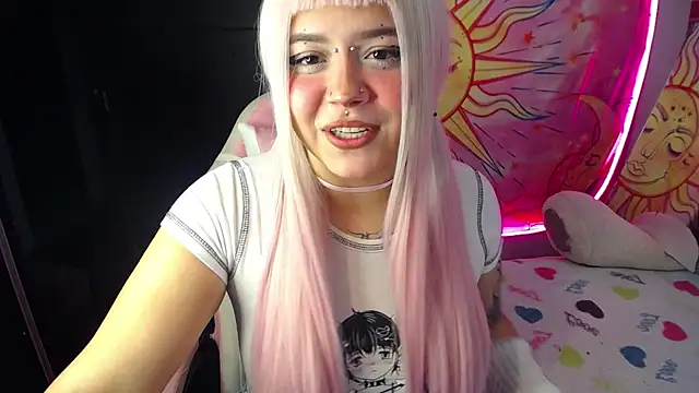 Snapshot of sara_winehouse1 chatting on 11.14.25 sara winehouse1 online show from 11.14.25