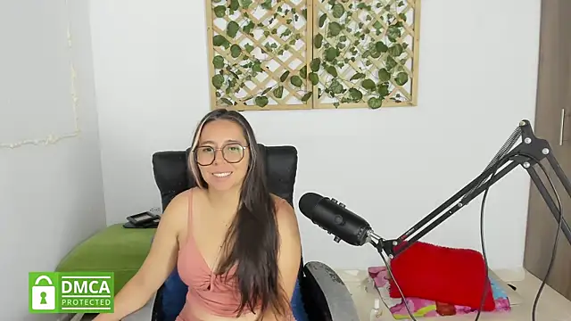 Snapshot of isa_loves_cum chatting on 01.02.25 isa loves cum online show from 01.02.25