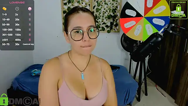 Snapshot of isa_loves_cum chatting on 10.07.25 isa loves cum online show from 10.07.25