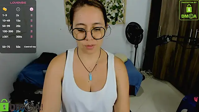 Snapshot of isa_loves_cum chatting on 10.11.25 isa loves cum online show from 10.11.25