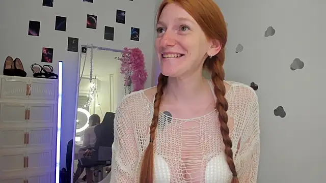 Aliceginger99 online show from 05.19.26