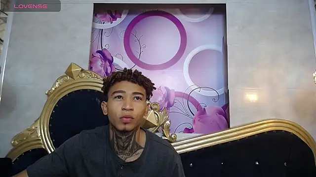 sexy blacks  online show from 02.21.25