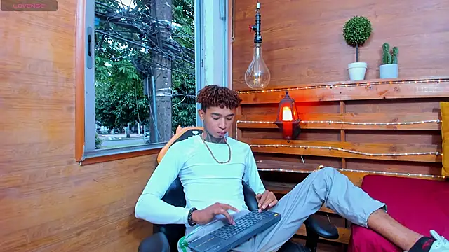 sexy blacks  online show from 03.10.25