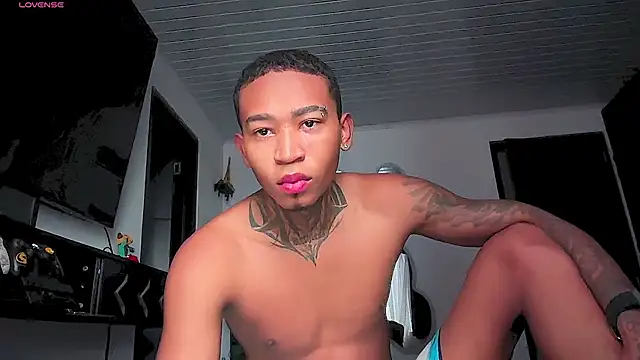 Snapshot of sexy_blacks_ chatting on 06.17.26 sexy blacks online show from 06.17.26