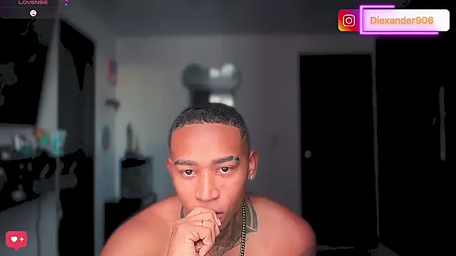 Snapshot of sexy_blacks_ chatting on 06.22.26 sexy blacks online show from 06.22.26