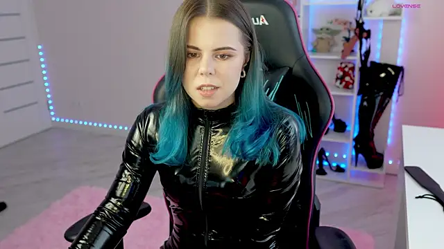 Latex Kitty online show from 04.01.26