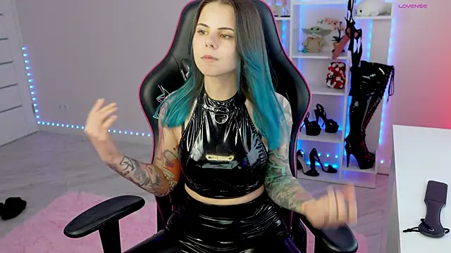 Latex Kitty online show from 04.02.26