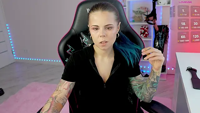 Latex Kitty online show from 08.03.26