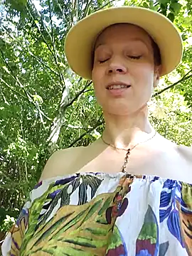 Exhibitionsplit online show from 09.18.25