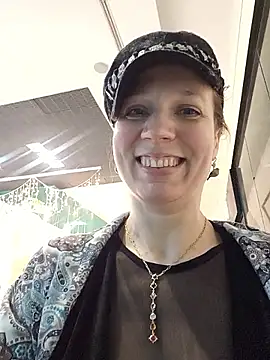 Exhibitionsplit online show from 12.18.25