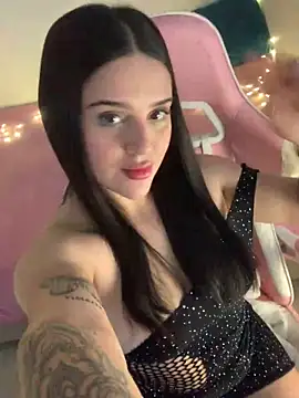 Snapshot of violet-333 chatting on 02.11.25 violet-333 online show from 02.11.25