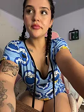 Snapshot of violet-333 chatting on 02.17.25 violet-333 online show from 02.17.25