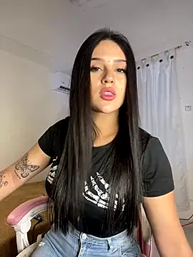 Snapshot of violet-333 chatting on 10.31.25 violet-333 online show from 10.31.25