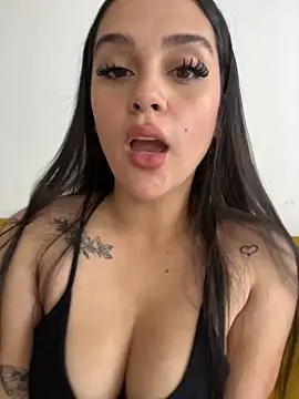 Snapshot of violet-333 chatting on 11.19.25 violet-333 online show from 11.19.25