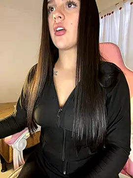 Snapshot of violet-333 chatting on 12.15.25 violet-333 online show from 12.15.25