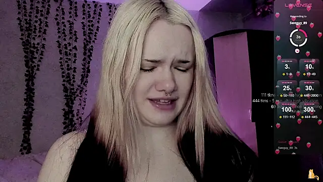 strawberry elfcat online show from 02.28.26