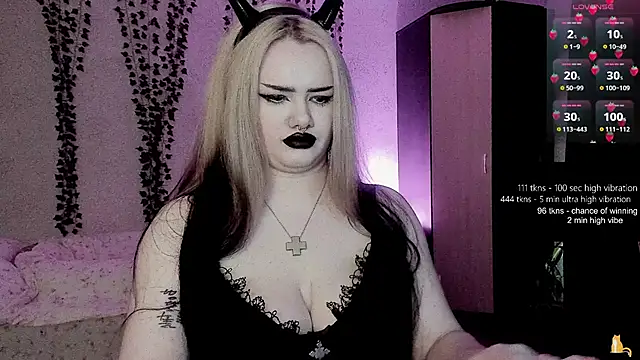 strawberry elfcat online show from 05.30.26
