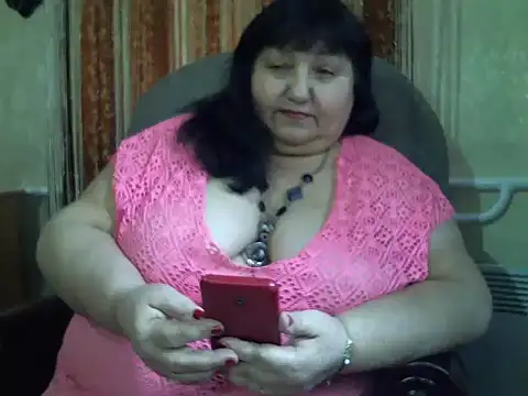 Snapshot of Nezsbudka chatting on 02.08.25 Nezsbudka online show from 02.08.25