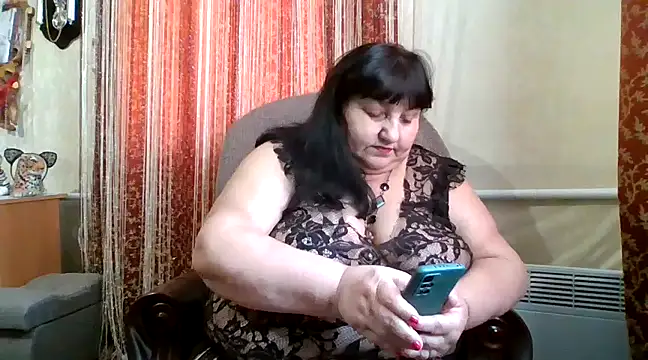Snapshot of Nezsbudka chatting on 02.24.25 Nezsbudka online show from 02.24.25